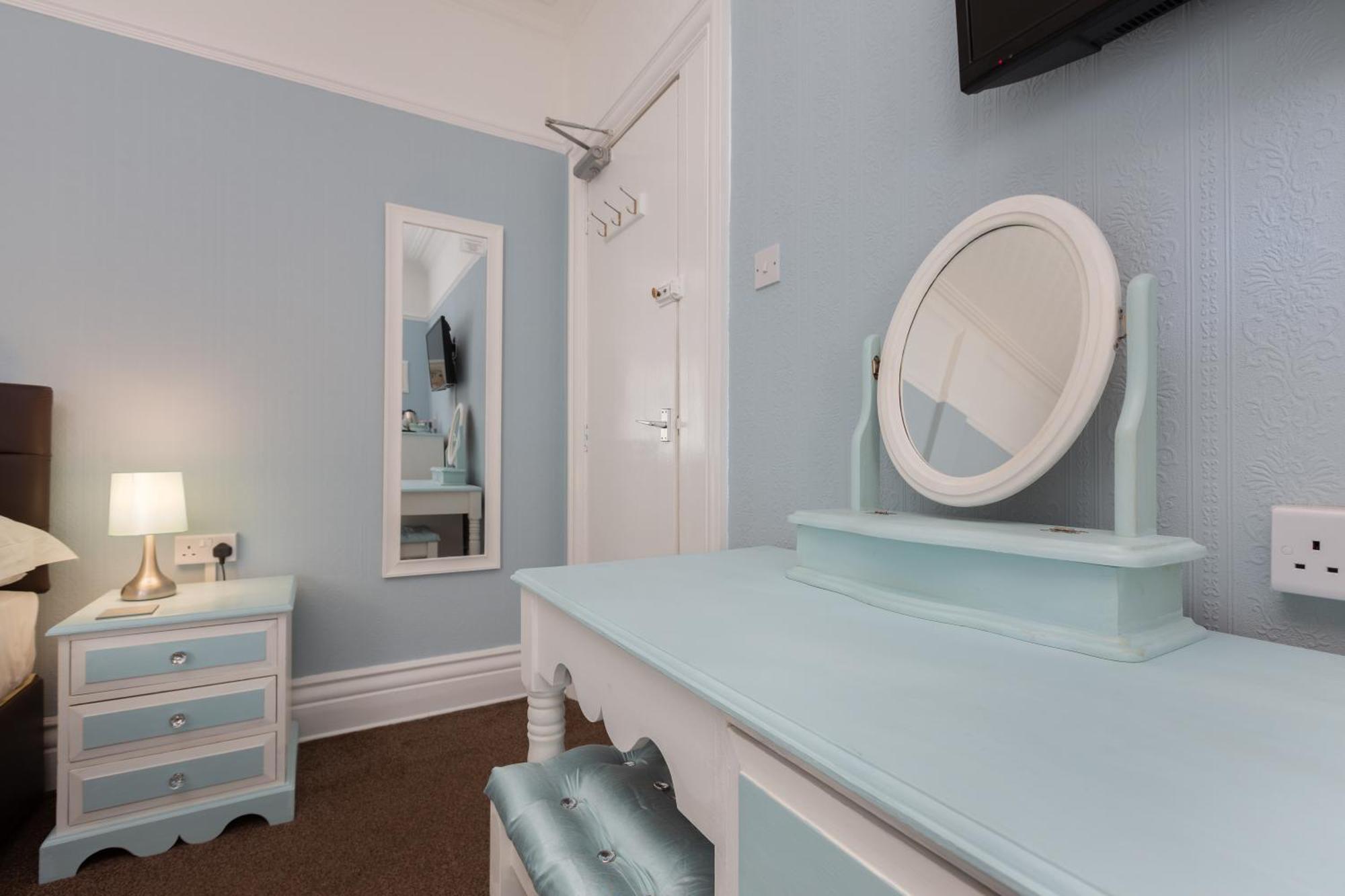 The Beechcliffe Hotel - Over 35'S Only Blackpool Habitación foto
